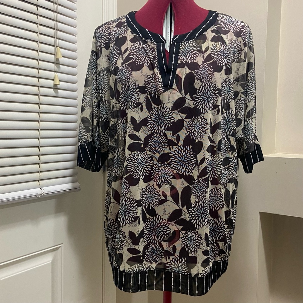 Sandwich Floral Print Black and Cream Top.